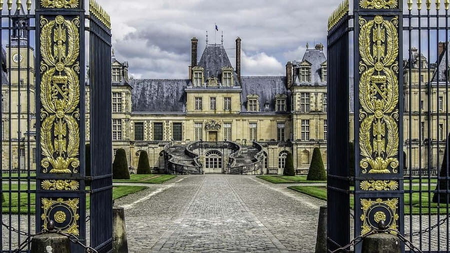Fontainebleau Castle Private guided tour from Paris - Key things to know before you go