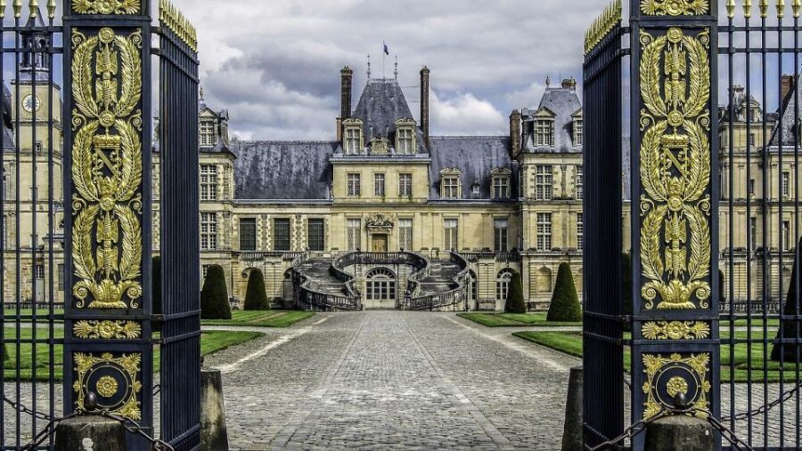 Fontainebleau Castle Private guided tour from Paris - How five hours plays out on the ground