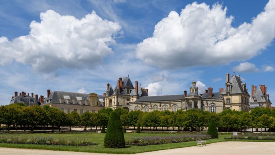 Fontainebleau: Palace Private Guided Tour with Ticket - Getting Oriented: Meet at the Golden Gate (Not in a Crowd)