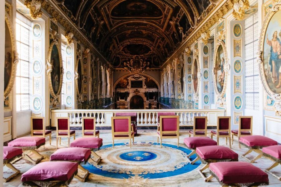 Fontainebleau: Palace Private Guided Tour with Ticket - The Francis I Gallery: Frescoes, Stucco, and an Easy-to-See Art Lesson