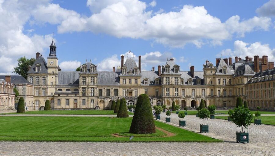 Fontainebleau: Palace Private Guided Tour with Ticket - From Hunting Lodge to Royal Home: What the Guide Sets Up First