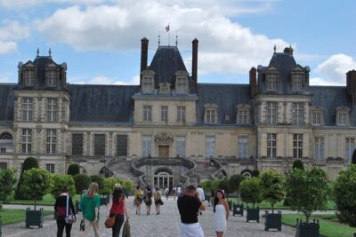 Fontainebleau Private Guided Tour: Half-Day Trip from Paris - From your Paris door to the château grounds in comfort