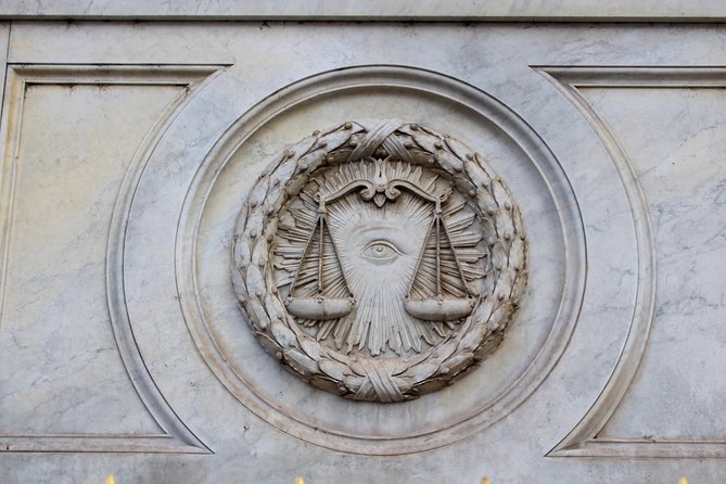 Freemasons, myths and revelations about a secret society - Freemasonry clues in the streets of Paris