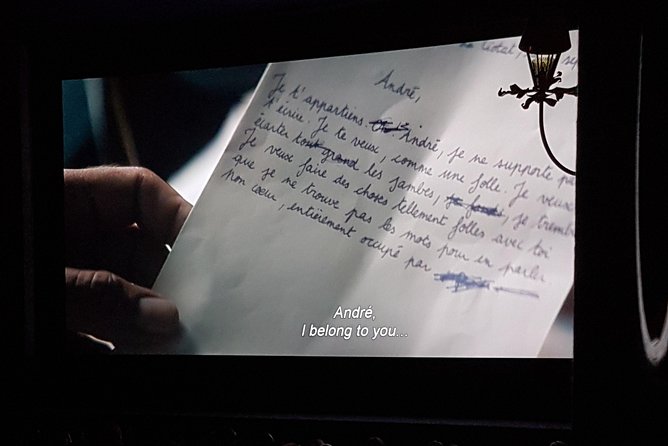 French Films with English Subtitles in Paris - The flow of the night: meet up, mingle, then settle in
