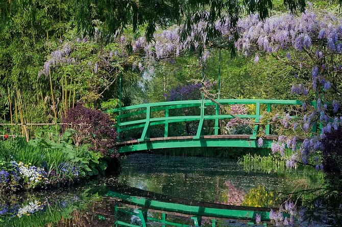 From Paris: discovery of Monet's house and its gardens in Giverny - Clos Normand at the water lily pond: where the magic starts