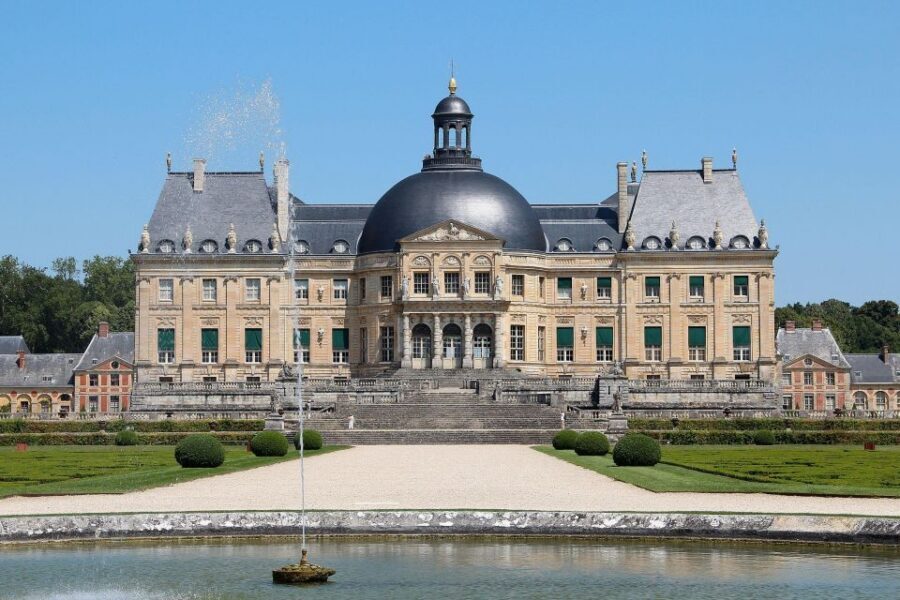 From Paris: Fontainebleau & Vaux-le-Vicomte Private Tour - The French gardens at Vaux-le-Vicomte: your slow-down moment
