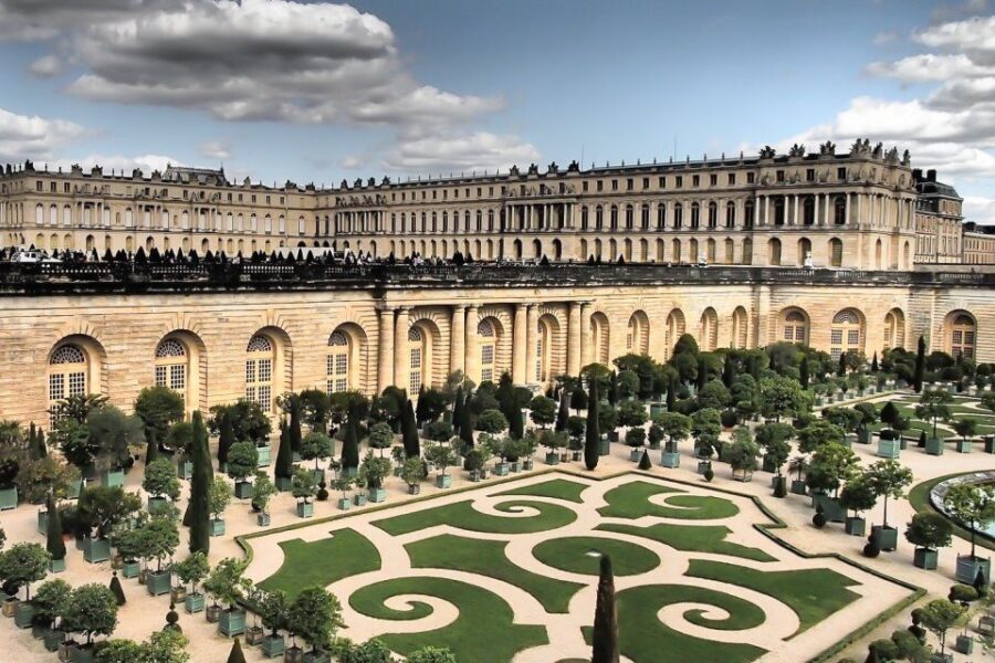 From Paris: Giverny and Versailles Private Full-Day Trip - Versailles Palace and Gardens: Hall of Mirrors to the Queen’s Rooms