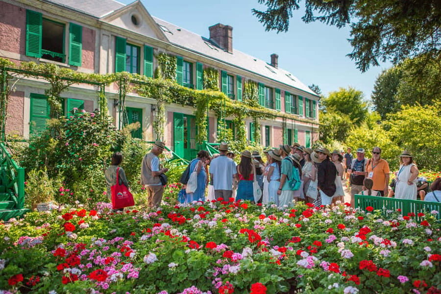 From Paris: Giverny Day Trip with Audio Guide or Live Guide - Logistics that actually matter: meeting point, what to bring, and rules