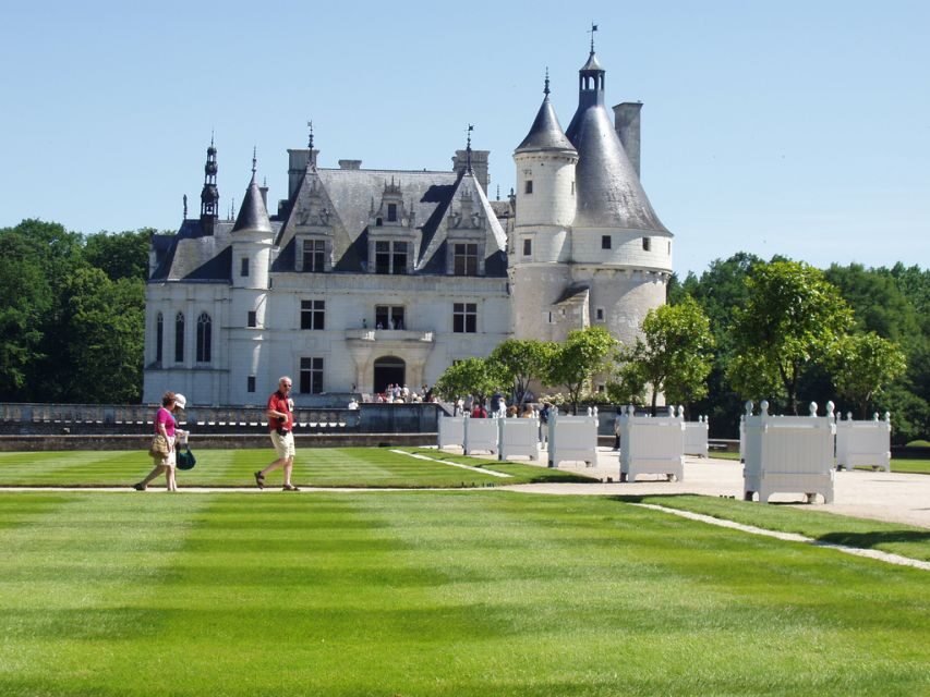 From Paris: Loire Valley Castles Full-Day Tour with Lunch - Chateau de Chambord: Europe’s park-and-palace combo