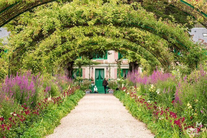 From Paris, Monet’s Enchanted Giverny Tour in very small group - The guide factor: why Steve matters to the experience
