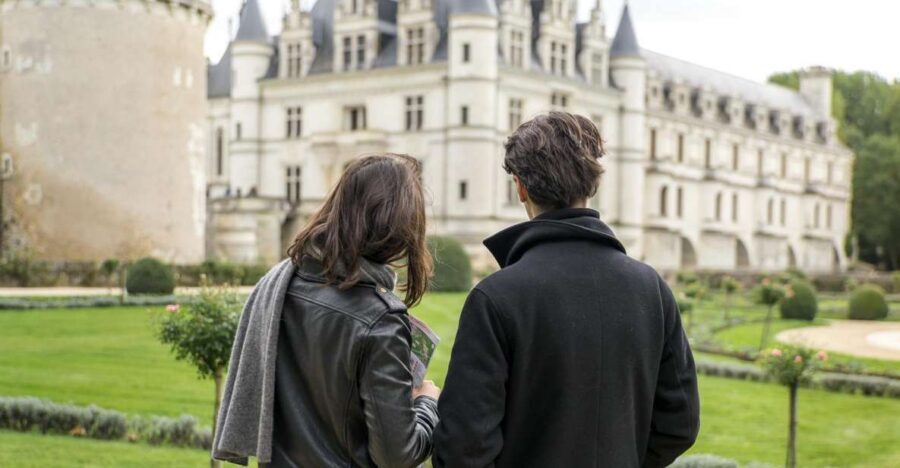 From Paris: Mont St Michel and Loire Valley 2 Day Tour - Guides, English/Spanish, and audio: how to avoid misunderstandings