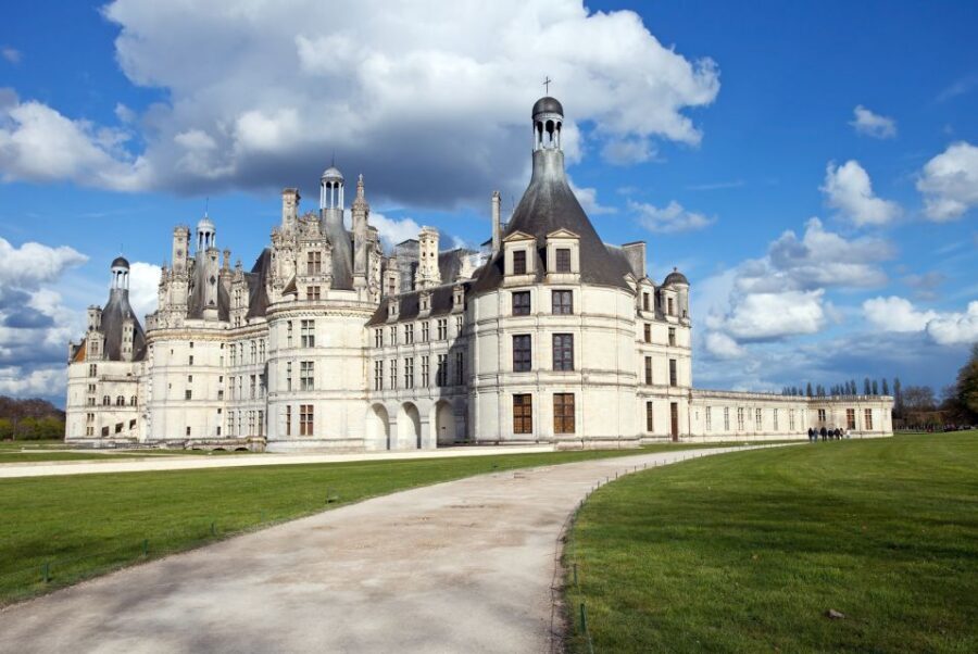 From Paris: Mont St Michel and Loire Valley 2 Day Tour - Paris to Normandy: the bus ride that sets expectations