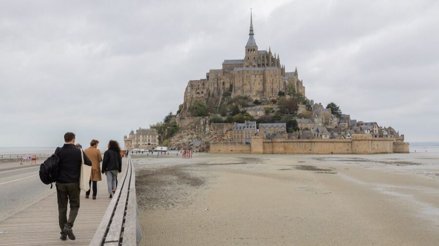 From Paris: Mont St Michel and Loire Valley 2 Day Tour - Day two to the Loire Valley: Castle Langeais and the drive through the region