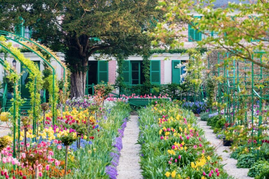 From Paris: Private Day Trip to Giverny and Auvers sur Oise - Claude Monet’s House and Gardens: what to focus on once you’re inside