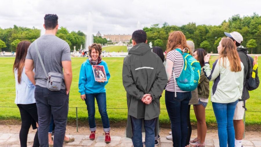 From Paris: Versailles and Giverny Full-Day Trip - Monet’s tomb stop: a short pause that gives the day meaning