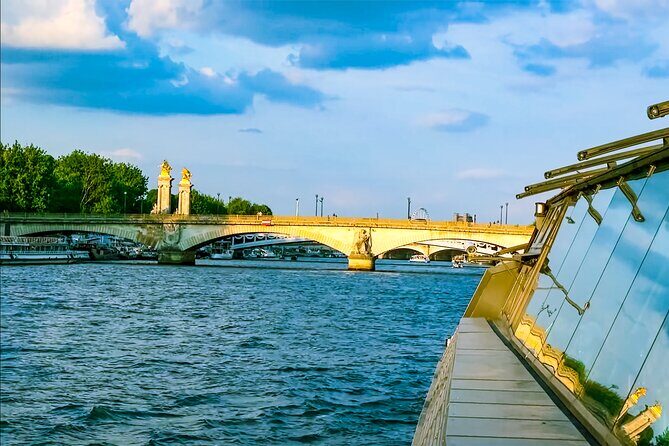 Full Day Paris City Pass: 50 Museums, Unlimited Hop On/Off Cruise - Notre-Dame on Île de la Cité: a perfect hub for nearby sights