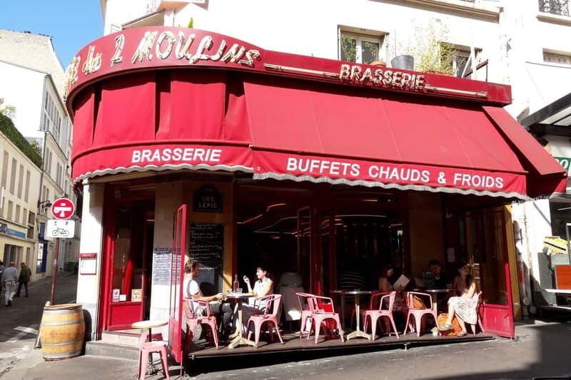 German private Walking Tour through Montmartre & Passages - Starting at Pl. Blanche and finding your guide by Moulin Rouge