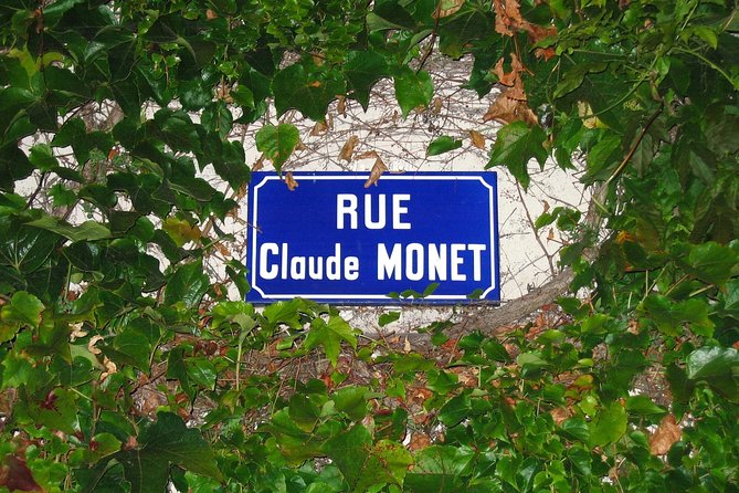 Giverny and Monet's House Half Day Trip from Paris Guide or Audio - Clos Normand: Weeping Willows, Bamboo, and a Second Photo Window
