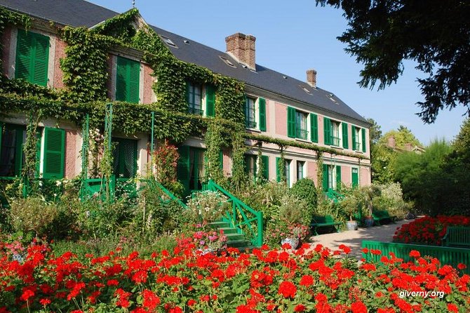 Giverny and Versailles Full Day Private Guided Tour wih Hotel Pickup - Versailles Palace Guided Tour: Seeing the Design, Not Just the Rooms