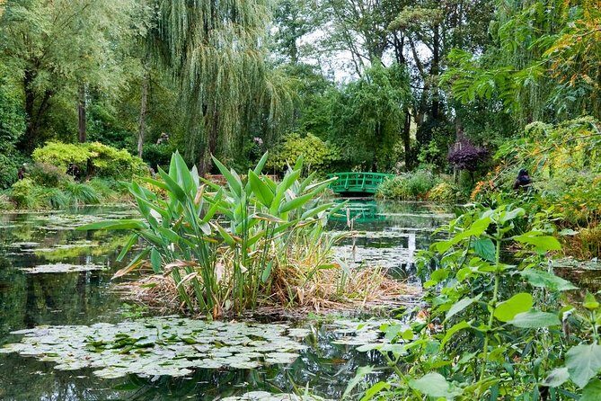 Giverny and Versailles Full-Day Private Guided Tour with Hotel Pickup - La Roche-Guyon and the Vexin area: a possible bonus stop