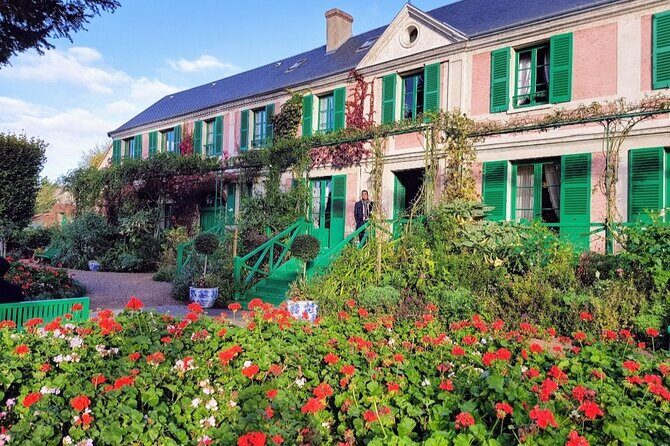 Giverny Auvers Van Gogh Private Guided Day Tour from Paris - The guided walk and the value of a private expert