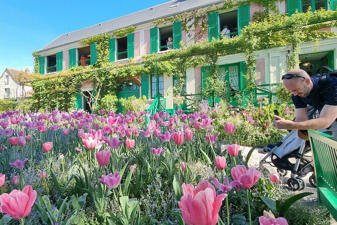 Giverny Auvers Van Gogh Private Guided Day Tour from Paris - Getting there from Paris: comfort and stress control
