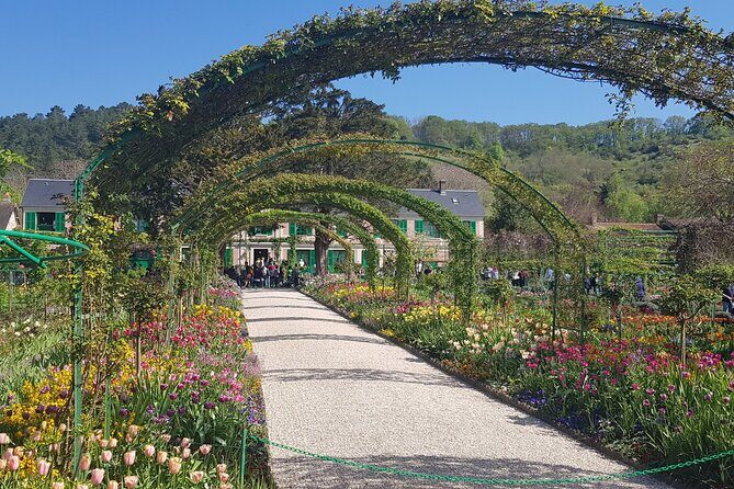 Giverny Half-Day Guided Tour from Paris - Skip-the-line time math for Monet’s Giverny gardens