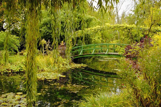Giverny Half Day Guided Trip with Monet's House & Gardens from Paris by minivan - Japanese Bridge and the water-lily pond: photo time with context