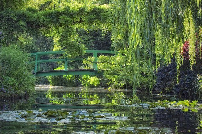 Giverny Half Day Guided Trip with Monet's House & Gardens from Paris by minivan - Driver-guide storytelling: why it’s more than just transportation