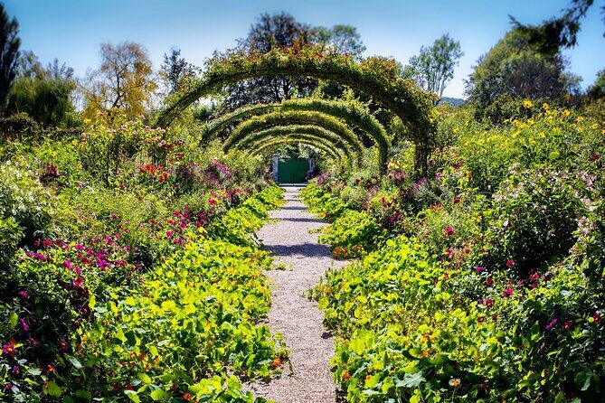 Giverny Half-Day Small-Group Tour from Paris – Max 7 Guests - The Morning Drive at 8:00: History and Impressionism on the Way