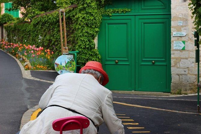 Giverny Monet House and Gardens Skip the line Walking tour - First stop: Giverny village, where the artist story makes sense