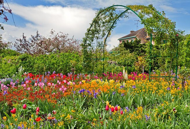 Giverny Monet's House and Gardens plus Shopping Session Day Trip - Monet’s grave, Sainte Radegonde, and a quick coffee stop