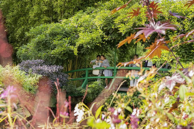 Giverny Monet's House & Gardens Private Half-Day Trip from Paris - Who runs this trip: licensed driver-guide and an English-speaking setup