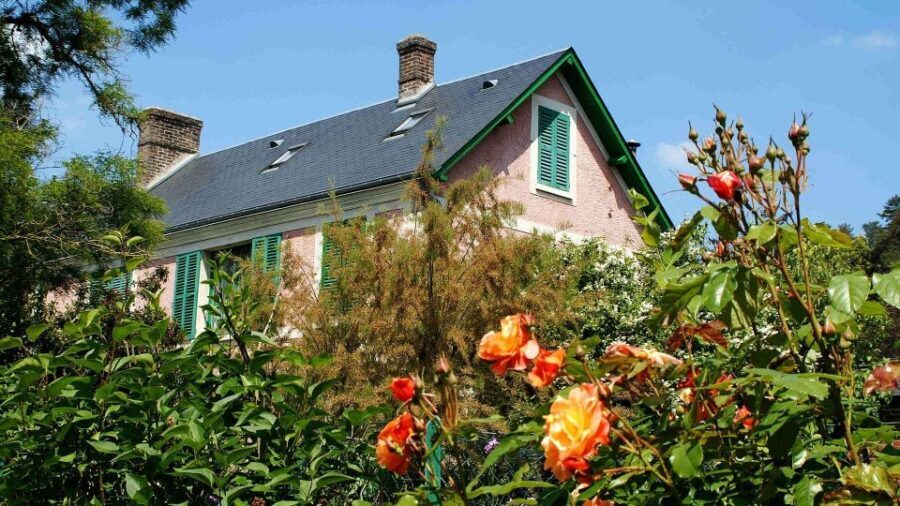 Giverny : Monet's house & Gardens Private tour from Paris - The licensed guide effect: what you learn and why it helps