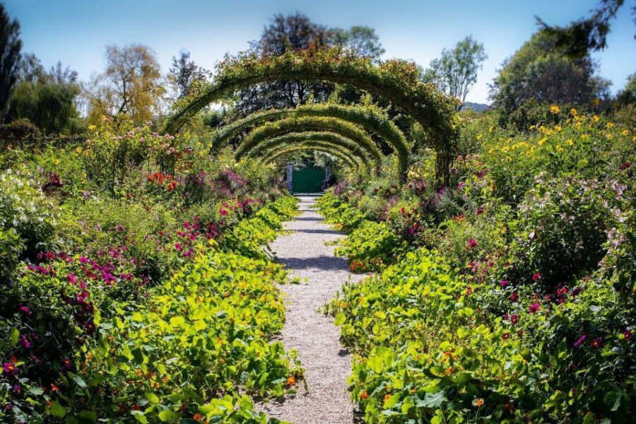 Giverny : Monet's house & Gardens Private tour from Paris - Price and value: is $1,014 per group worth it?