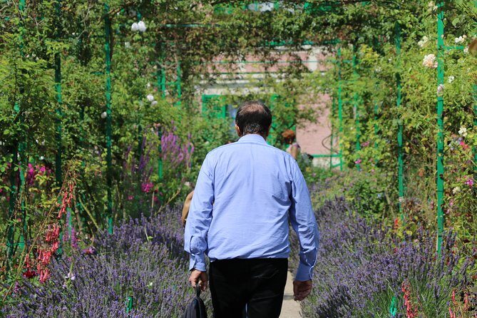 Giverny Private Half-Day Trip including Claude Monet' Gardens & House from Paris - Price and Value: Is $454.44 Per Person Worth It?