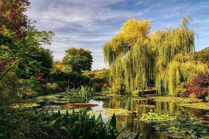 Giverny Private Tour: Monet's House & Garden - A private Giverny day that feels like you have a local in the car