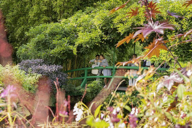 Giverny & Versailles Audio Guided Day Trip with Lunch from Paris - Lunch in Giverny: A Proper Meal Break (Not a Sad Sandwich)