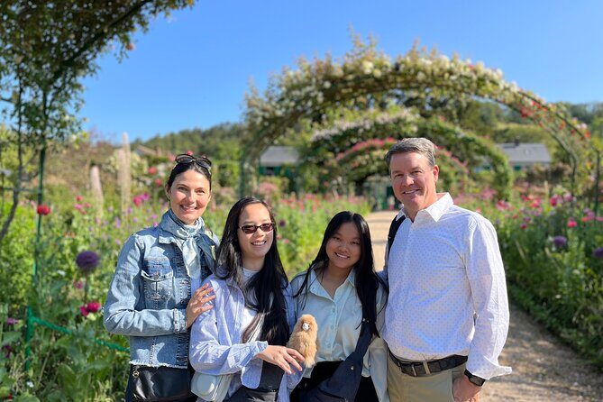 Giverny & Versailles Private Guided Tour with Ticket Entry - Pickup from central Paris and a schedule you can actually follow