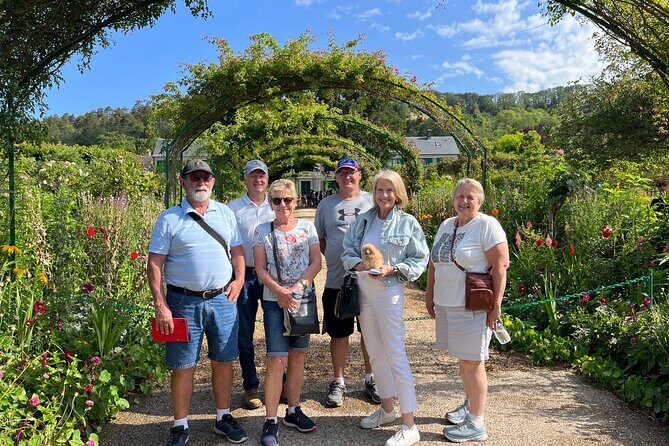 Giverny & Versailles Private Guided Tour with Ticket Entry - Royal gardens with fountains: 30 minutes that can stretch