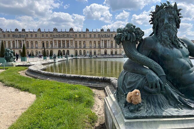 Giverny & Versailles Private Guided Tour with Ticket Entry - Monet’s House at 9:00: seeing the man behind the paintings
