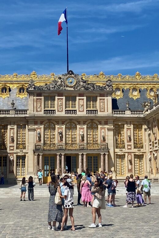 Giverny Versailles Trianon Small Group by Minivan from Paris - Hotel pickup and getting out of Paris early