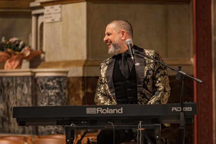 GOSPEL HELIOS - Saint-Germain-des-Prés: classic Paris and a church with an artistic mood
