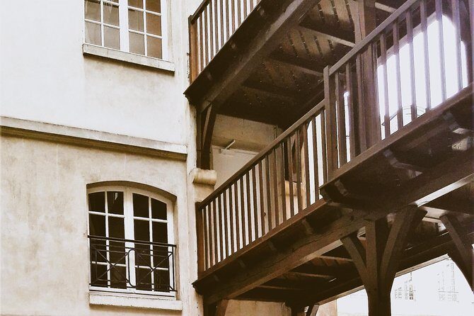Gothic Paris - Castles & Cathedrals (Marais History Walk-Small Group Tour) - How the guide’s tablet changes the experience