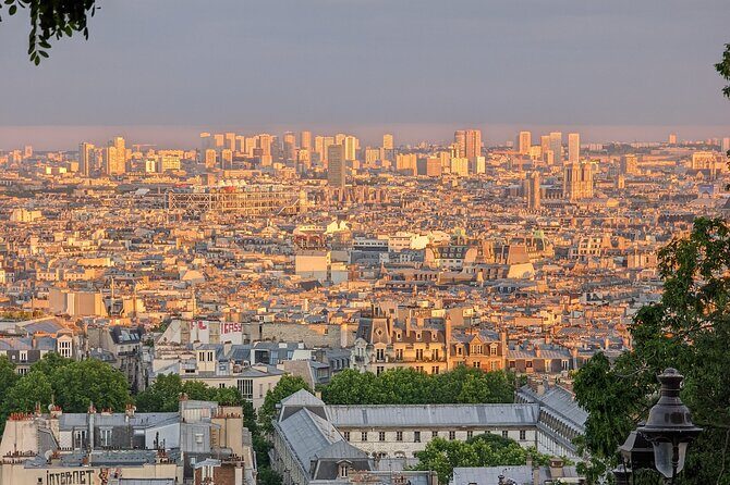 Guided and Private Tour of 3 hours through Paris aboard a Citroën 2cv - Île Saint-Louis and Berthillon: the sweet ending that makes the whole tour feel complete