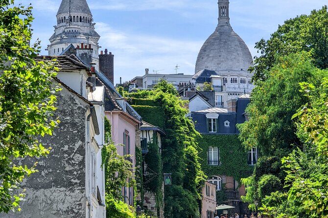 Guided and Private Tour of 3 hours through Paris aboard a Citroën 2cv - What the guide does that you feel in the moment (not just on paper)