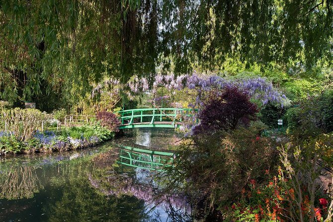 Guided tour Monet's house and gardens/small group - Small group size (up to 10): the difference you’ll feel in your feet