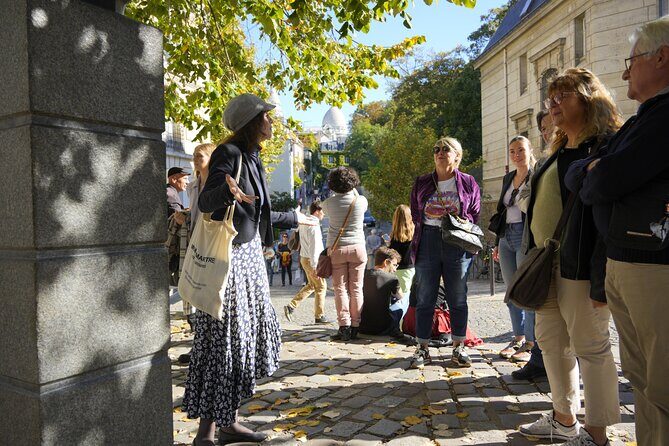 Guided tour of Montmartre in songs with a professional - Songs as a shortcut to real Montmartre