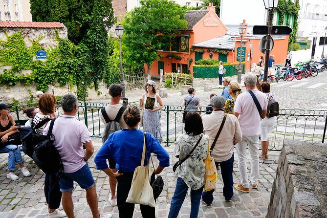 Guided tour of Montmartre in songs with a professional - What you’ll actually do on the walk (and why it works)