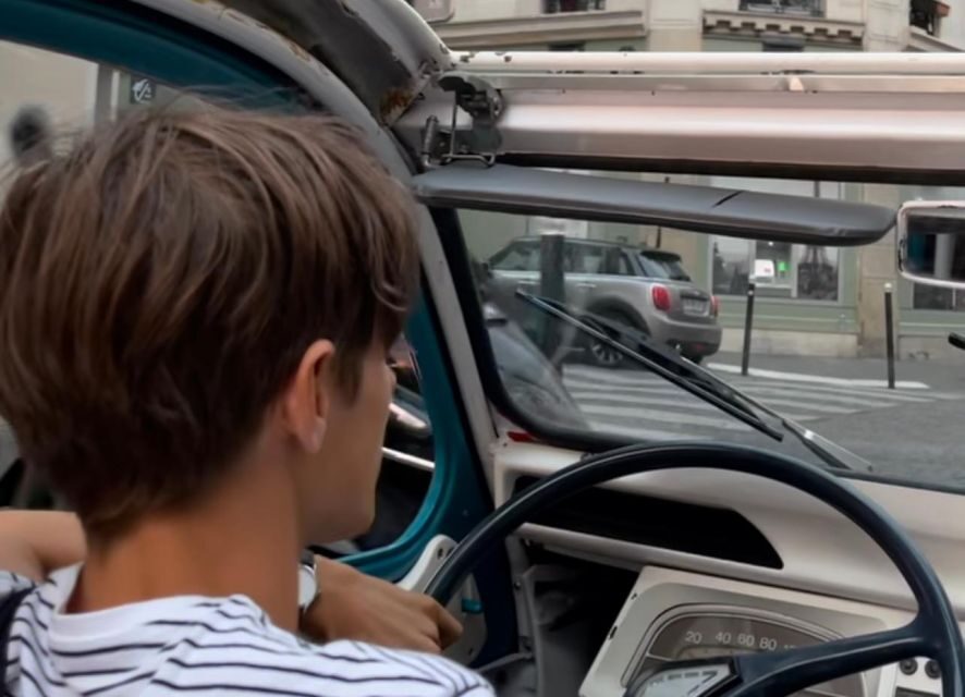 Guided Tour of Paris in Citroën 2CV - Champs-Élysées and the Arc loop: a panoramic reality check